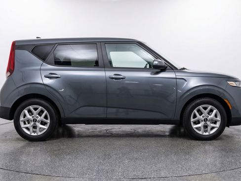 Used 2025 Kia Soul LX w/ LX Technology Package FWD image 11