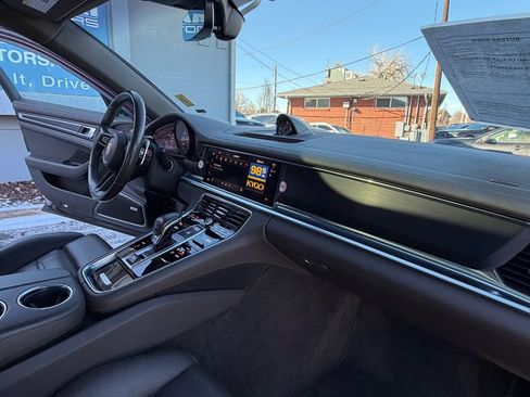 Used 2022 Porsche Panamera 4 Platinum Edition image 41