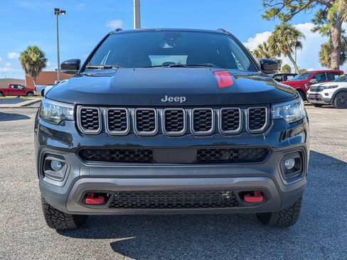 Used 2024 Jeep Compass Trailhawk AWD/4WD image 3