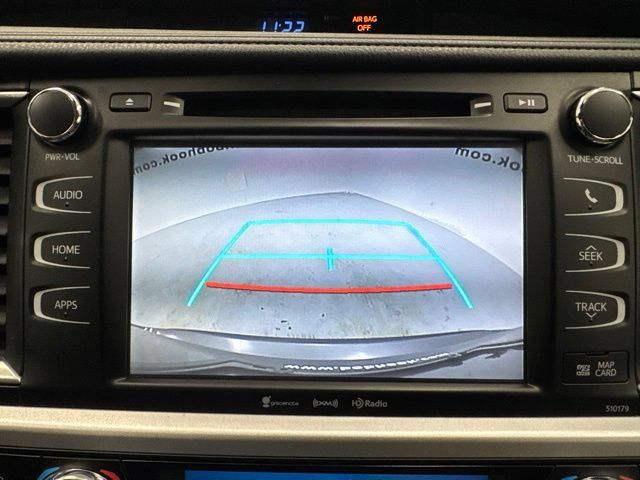 Used 2018 Toyota Highlander XLE AWD/4WD image 17