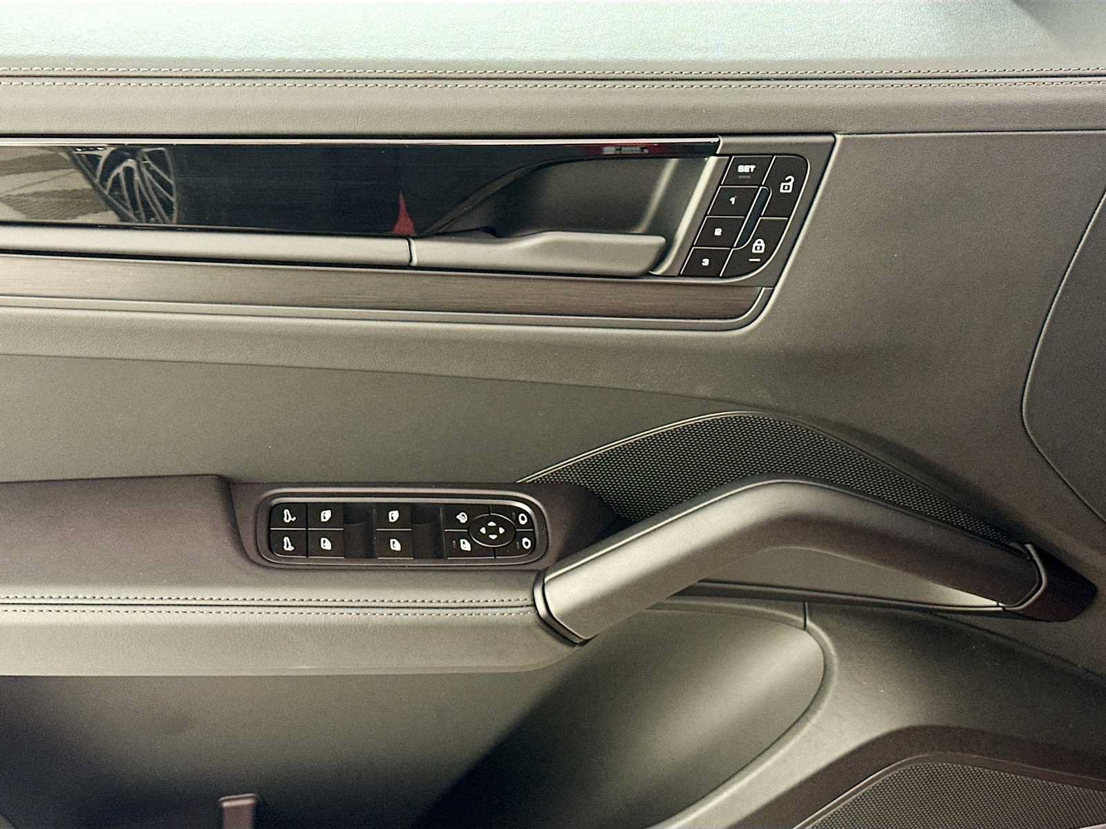Certified 2025 Porsche Cayenne GTS AWD/4WD image 19