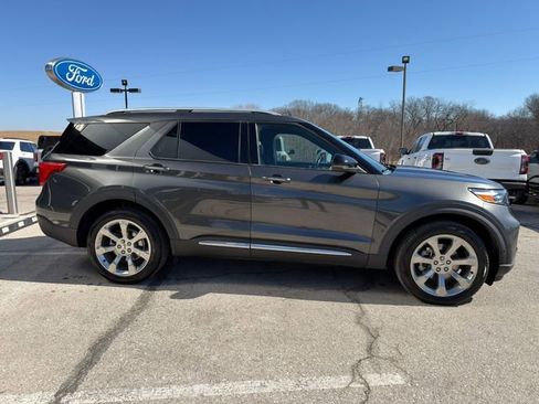 Used 2020 Ford Explorer Platinum w/ Premium Technology Package image 8