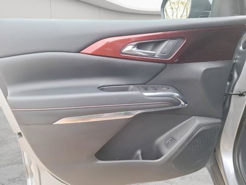 Used 2025 Chevrolet Traverse Z71 image 18