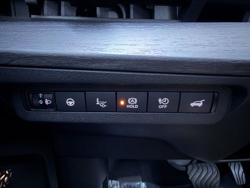 Used 2023 Nissan Ariya FWD image 26