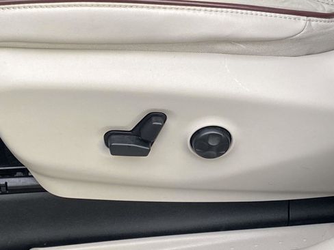 Used 2018 Chrysler Pacifica Limited w/ Tire & Wheel Group image 14