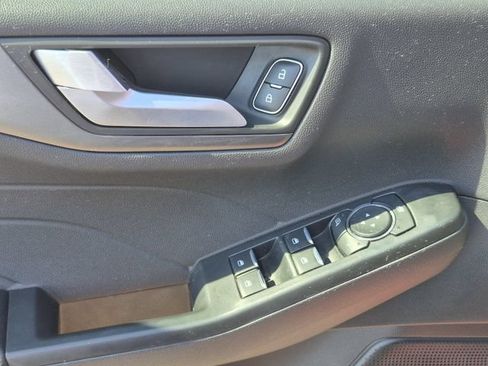 Used 2025 Ford Escape SE w/ Class II Trailer Tow Package FWD image 8