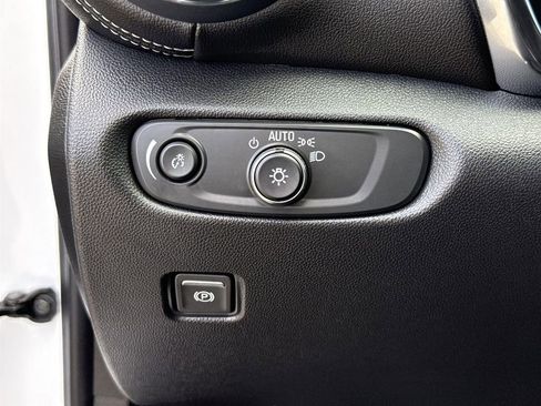 Used 2025 Chevrolet Blazer LT w/ Driver Confidence Package image 16