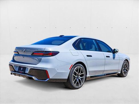 Used 2025 BMW 740i xDrive image 5