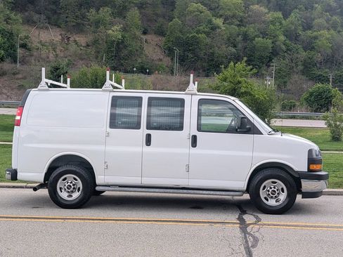 Used 2020 GMC Savana 2500 w/ Driver Convenience Package RWD image 4