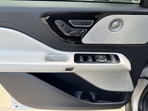 Certified 2025 Lincoln Aviator Reserve w/ Equipment Group 201A image 9