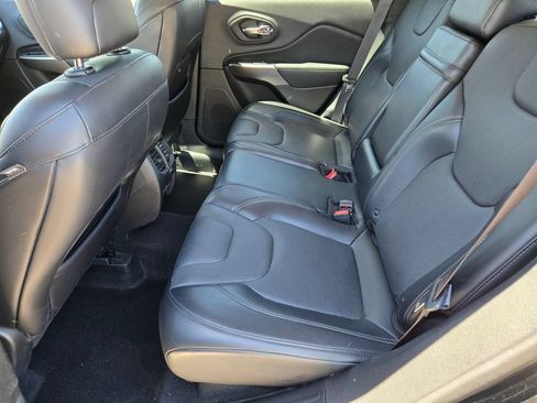 Used 2019 Jeep Cherokee Limited AWD/4WD image 11