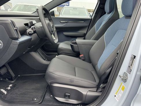 New 2025 Volvo EX30 Plus w/ Protection Package Premier image 18