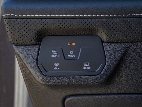 New 2026 Volkswagen Atlas SE image 16