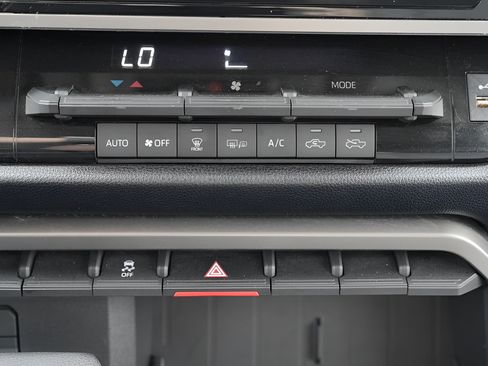 Used 2023 Toyota Tundra SR5 w/ SR5 Convenience Package AWD/4WD image 34