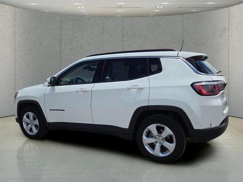 Used 2019 Jeep Compass Latitude w/ Cold Weather Group FWD image 8