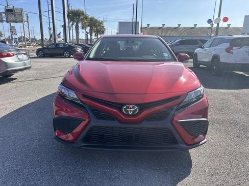 Used 2023 Toyota Camry SE image 2