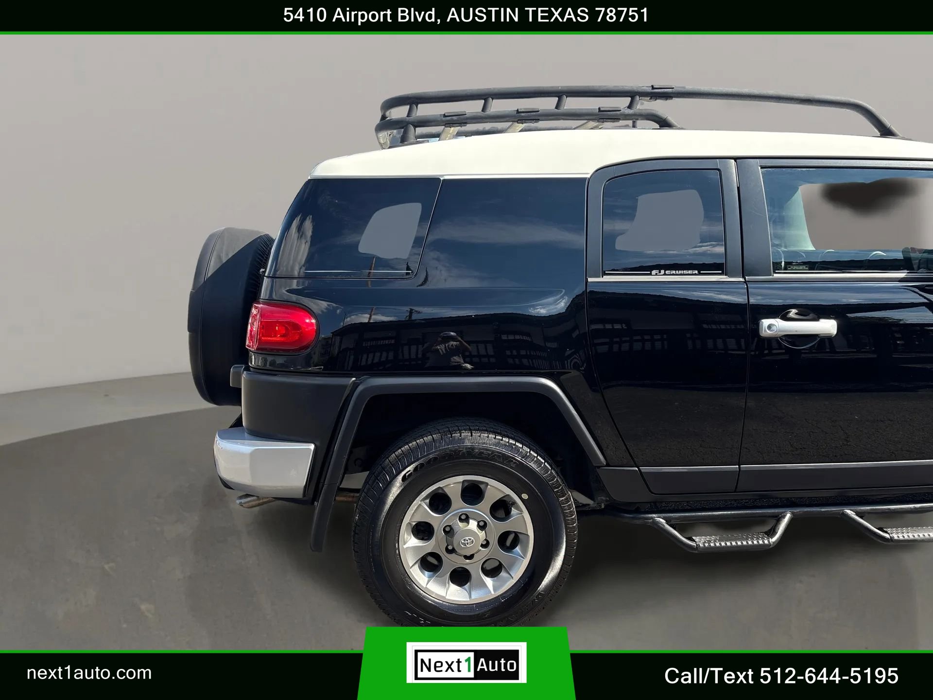 Used 2011 Toyota FJ Cruiser 2WD w/ Upgrade Pkg image 6