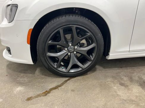 Used 2023 Chrysler 300 Touring L image 18
