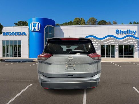 Used 2024 Nissan Rogue SV image 7