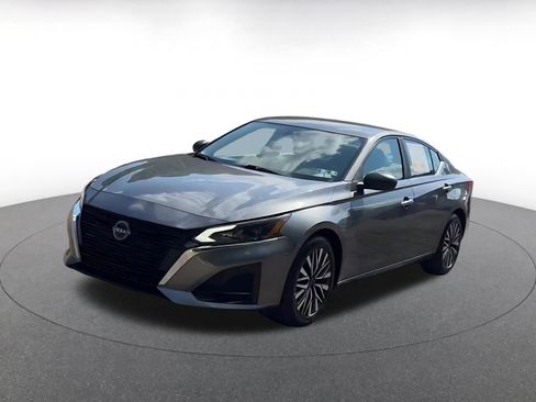 Used 2025 Nissan Altima 2.5 SV FWD image 7