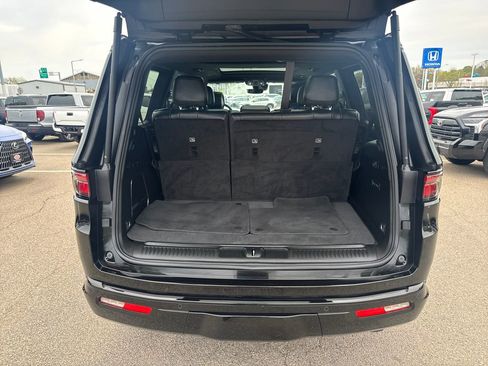 Used 2023 Jeep Wagoneer Series II w/ Convenience Group I AWD/4WD image 9