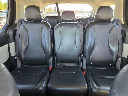 Certified 2023 Kia Carnival LX image 13