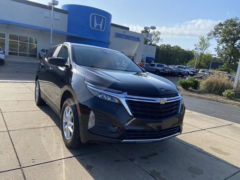 Used 2024 Chevrolet Equinox LT AWD/4WD image 2