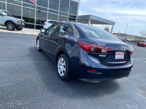 Used 2018 MAZDA MAZDA3 Sport FWD image 4