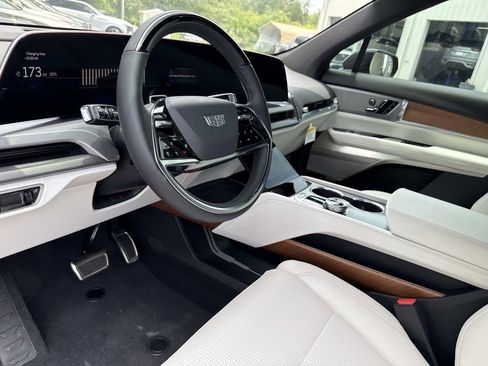 New 2026 Cadillac Vistiq Sport image 35