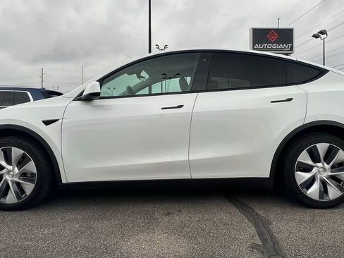 Used 2021 Tesla Model Y Long Range image 3