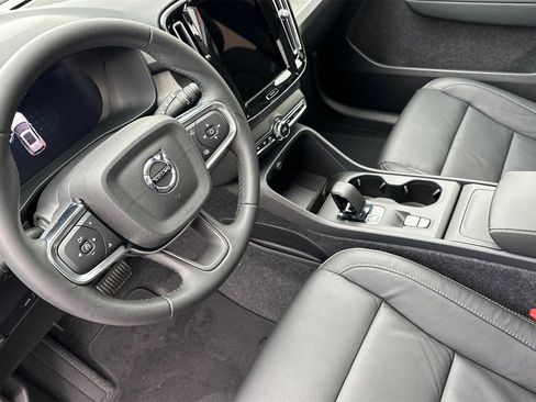 Certified 2025 Volvo XC40 B5 Core w/ Protection Package Premier image 11