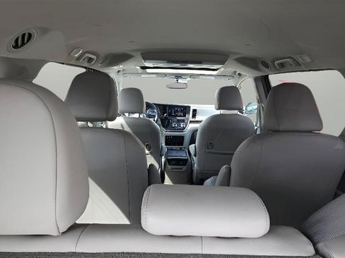 Used 2017 Toyota Sienna XLE Premium w/ Outdoor Package AWD/4WD image 30
