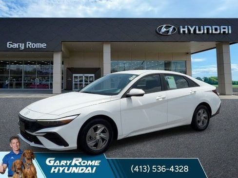 Certified 2025 Hyundai Elantra SE FWD image 4