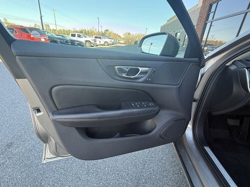 Used 2019 Volvo S60 T5 Momentum w/ Premium Package image 16
