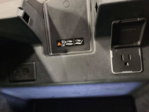 Used 2024 Chevrolet Silverado 2500 LTZ w/ LTZ Plus Package image 21