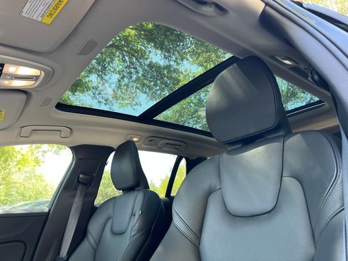 Used 2025 Volvo V60 B5 Cross Country Plus image 29