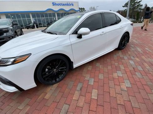 Used 2023 Toyota Camry XSE image 5