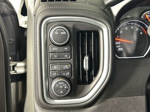 Used 2020 Chevrolet Silverado 1500 LTZ AWD/4WD image 23