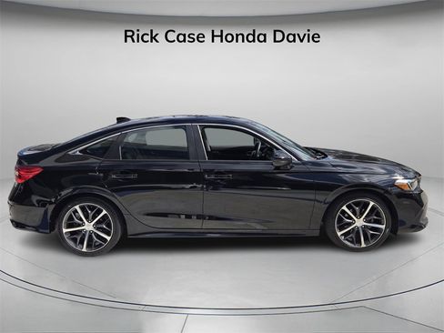 Used 2023 Honda Civic Touring image 3