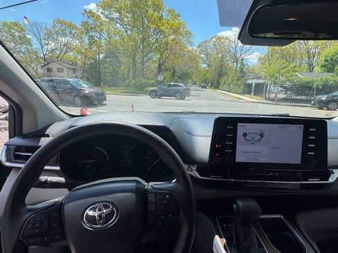 Used 2022 Toyota Sienna LE AWD/4WD image 22