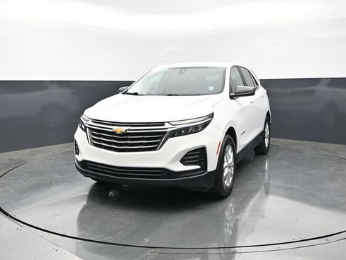 Used 2023 Chevrolet Equinox LS w/ LS Convenience Package FWD image 4