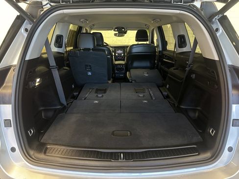 Used 2022 Jeep Grand Cherokee L Limited AWD/4WD image 9