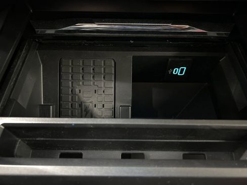 Used 2026 Ford F250 Lariat w/ Black Appearance Package image 27