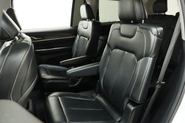 Used 2023 Jeep Grand Cherokee L Limited AWD/4WD image 29