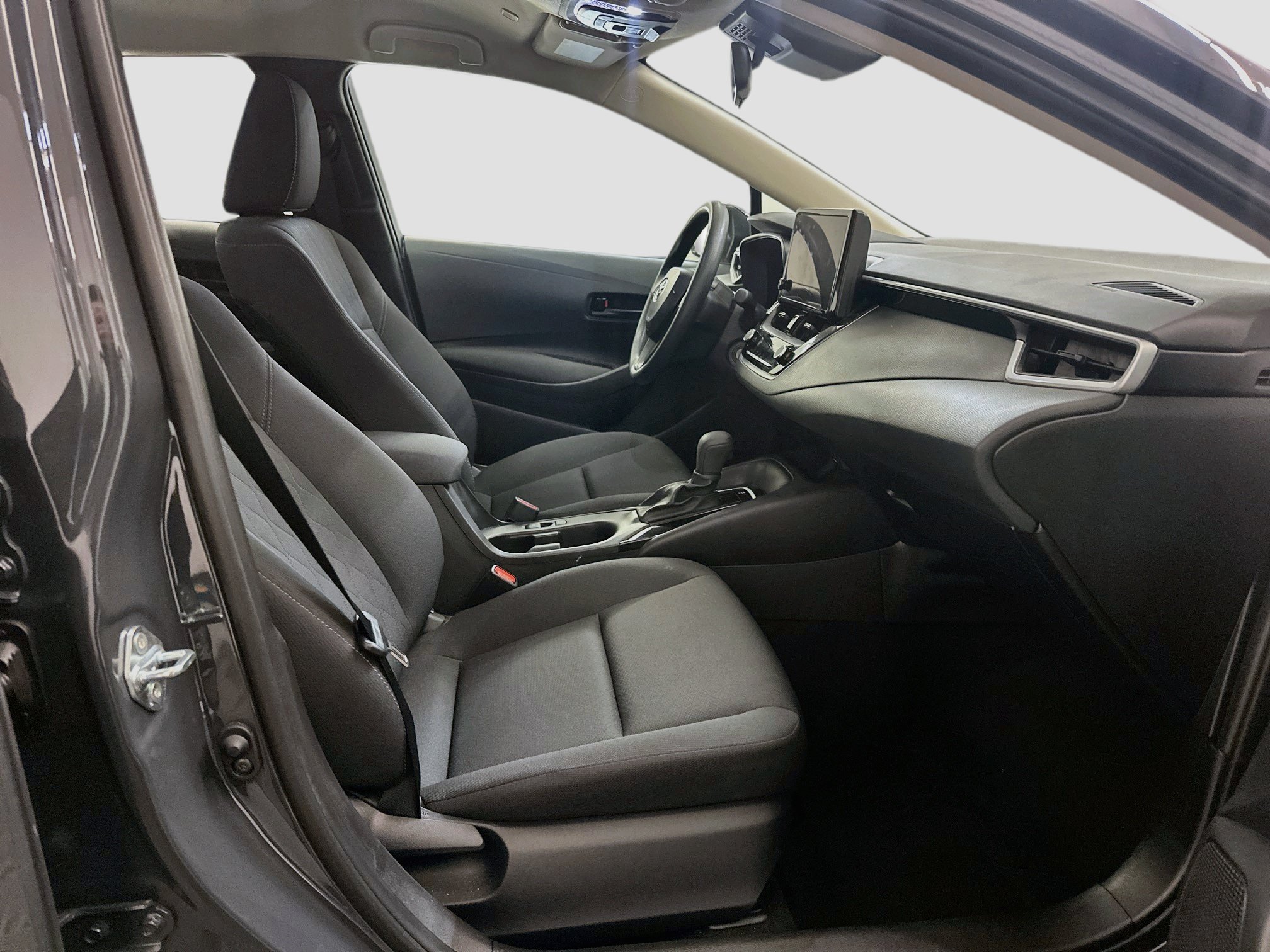 Used 2026 Toyota Corolla LE FWD image 32