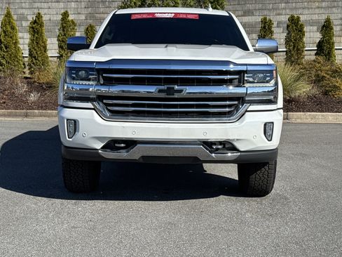 Used 2018 Chevrolet Silverado 1500 High Country image 3