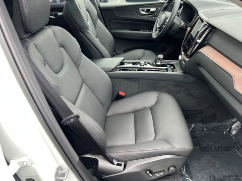Certified 2023 Volvo XC60 B5 Plus w/ Climate Package image 14