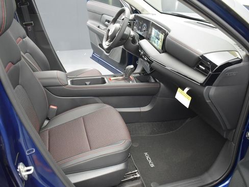 Certified 2025 Nissan Kicks SR image 15