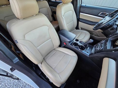 Used 2017 Ford Explorer XLT w/ Equipment Group 202A image 29