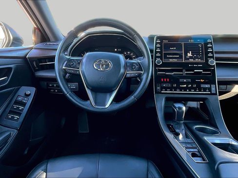 Used 2022 Toyota Avalon XLE FWD image 5